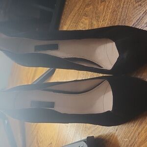 Size 9 velvet like heels 5 inch